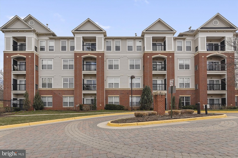 11350 Aristotle Dr unit 7-202, Fairfax, VA 22030 - photo 1