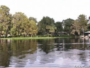 LOVELY PROPERTY FROM LAKE