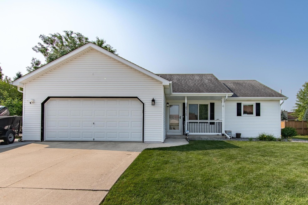 8725 Camelot Trace, Sturtevant, WI 53177 - photo 1