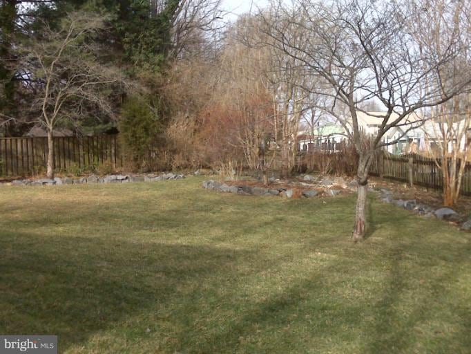 10704 Almond St, Fairfax, VA 22032 - photo 1