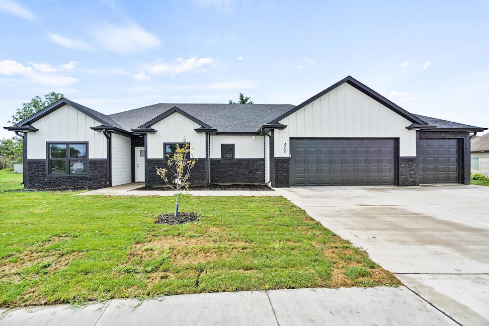 For Sale $399,900 • Co-Listing Agent