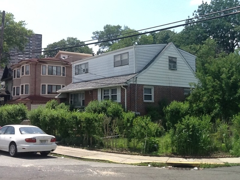 811 Edgewood Ln, Fort Lee, NJ 07024 - photo 1