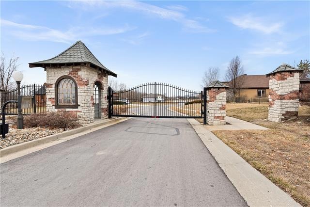 2040 Chateau Place, Raymore, MO 64083 - photo 1