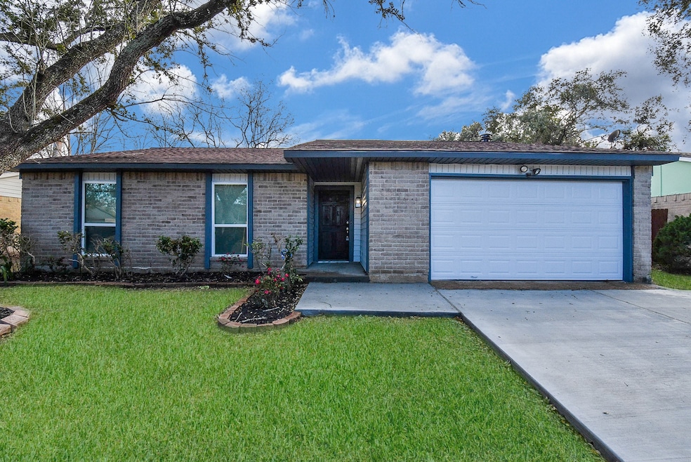 Charming Ranch-Style Home with Attached Garage!