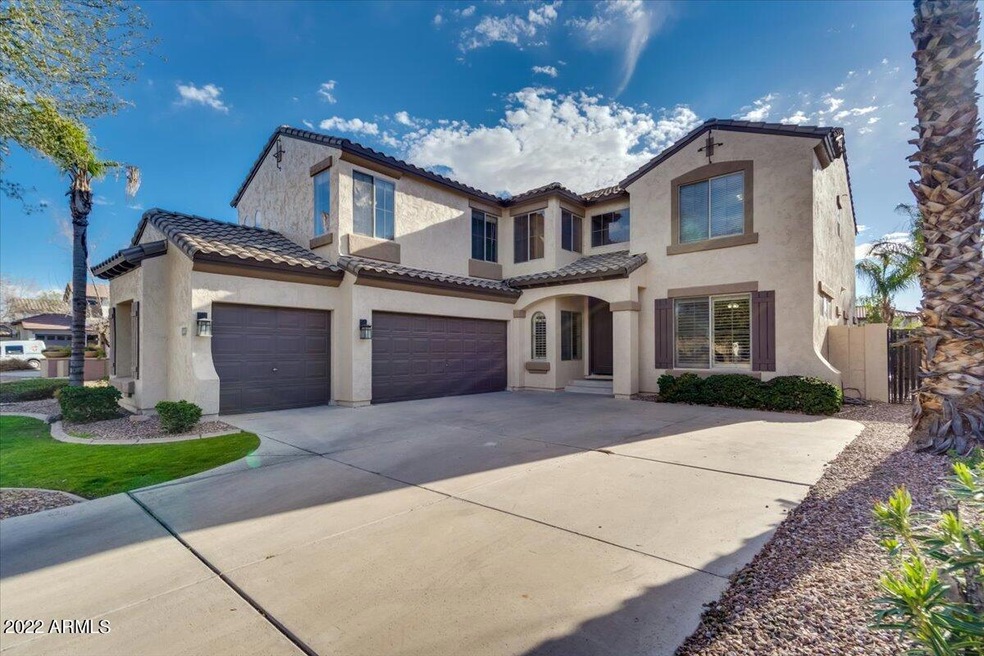 01-1Front of home