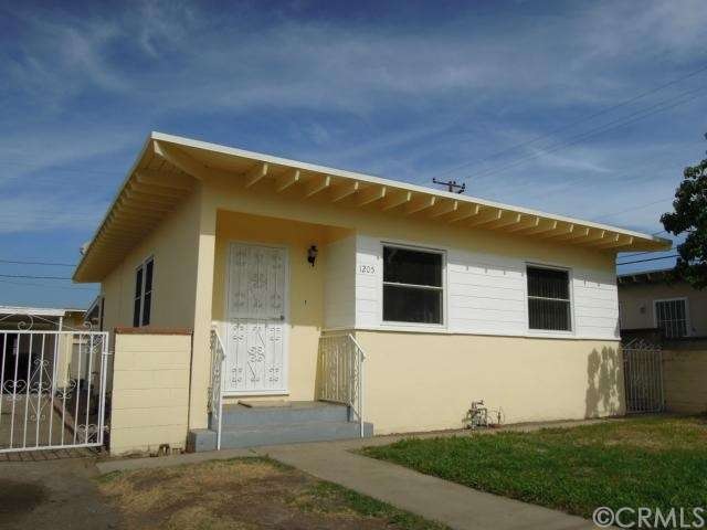 Single story California Bugalow with two spacious 