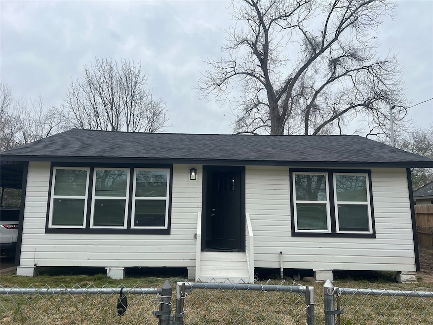 1018 Reverend b j Lewis Dr, Houston, TX 77088 - photo 1