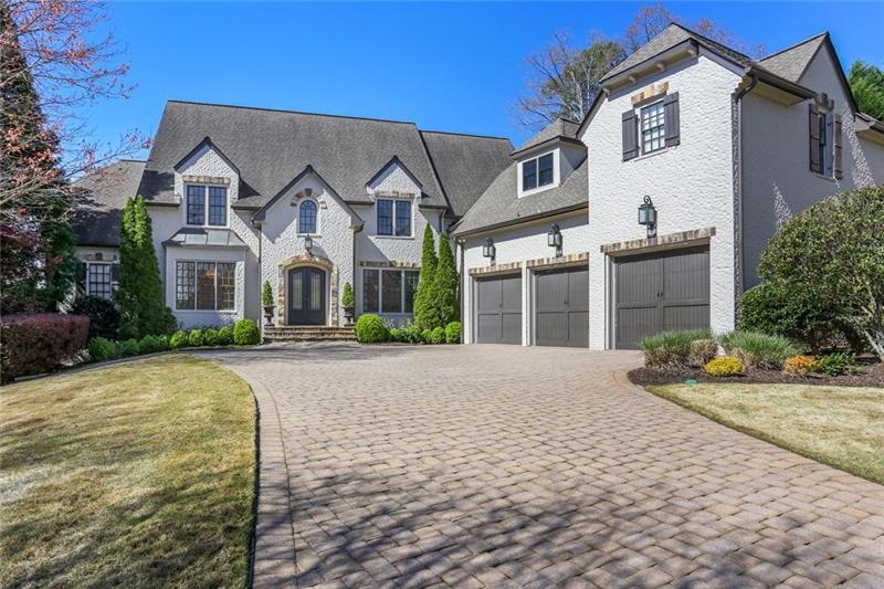 Executive estate in East Cobb along the Chattahooc