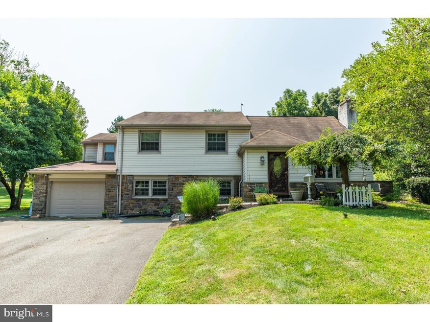 4025 Westaway Dr, Lafayette Hill, PA 19444 - photo 1