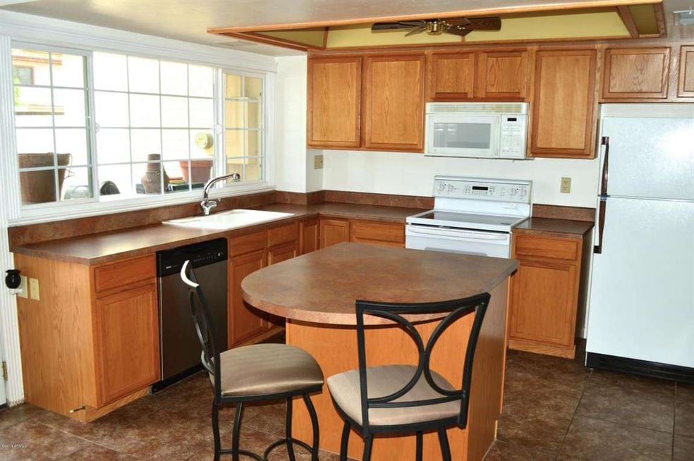 1611 Dunbar Kitchen1