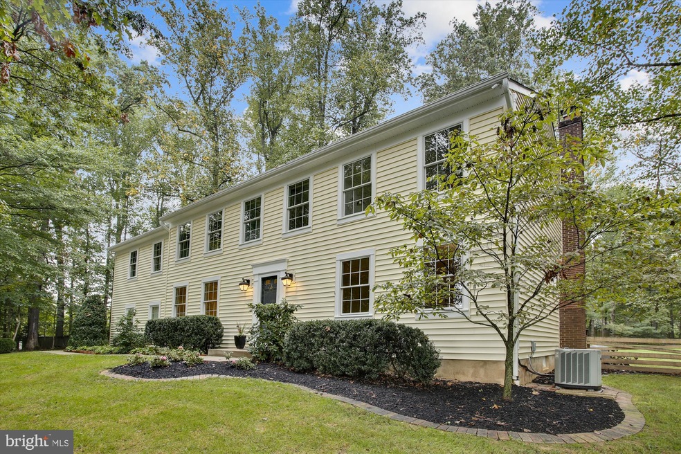 10652 Chadwell Ct, Great Falls, VA 22066 - photo 1