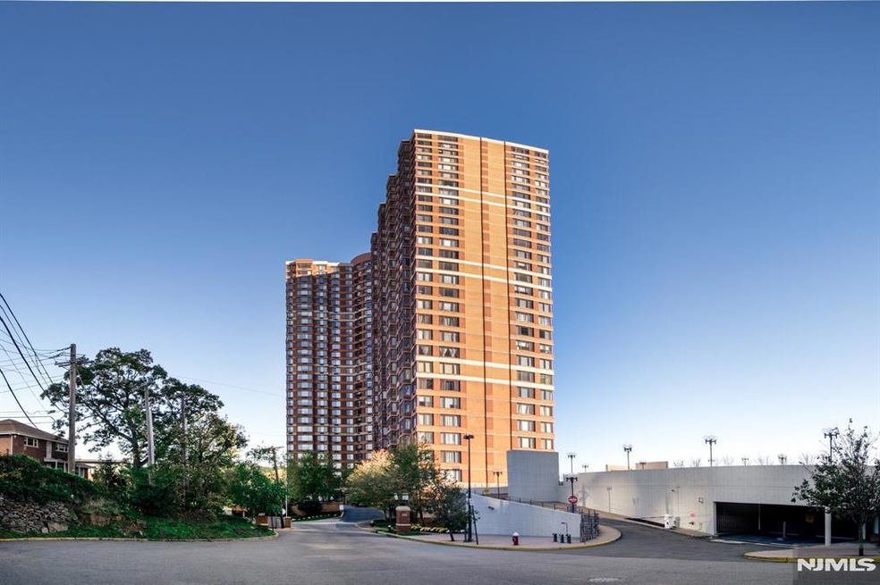 Palisades unit 3013, Fort Lee, NJ 07024 - photo 1