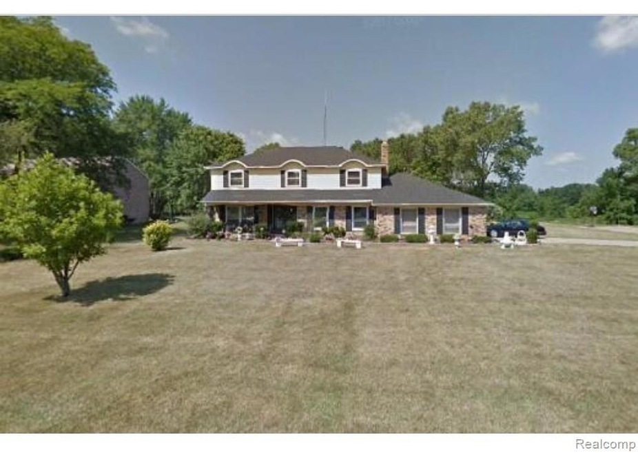 5331 Kimberly Woods Cir, Flint, MI 48504 - photo 1