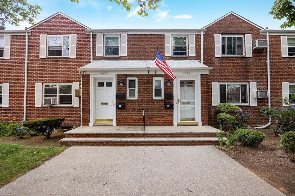 75-6 255th St unit A, Glen Oaks, NY 11004 - photo 1