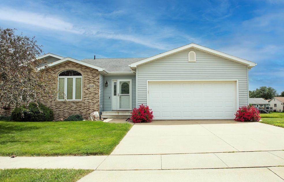 2419 Carstensen Dr, Waverly, IA 50677 - photo 1