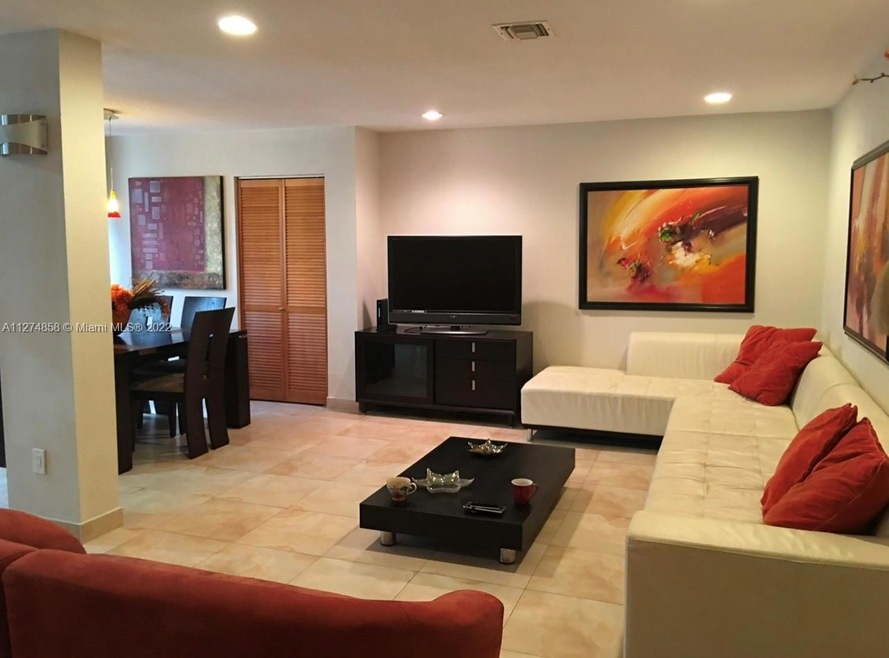 3578 Magellan Cir unit 2383, Miami, FL 33180 - photo 1