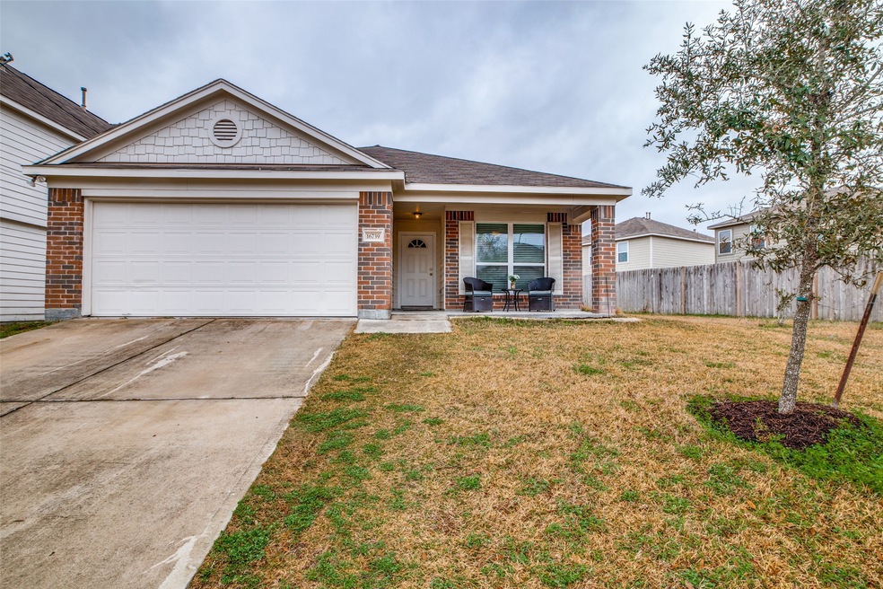 16739 Warbler Dr, Conroe, TX 77385 - photo 1
