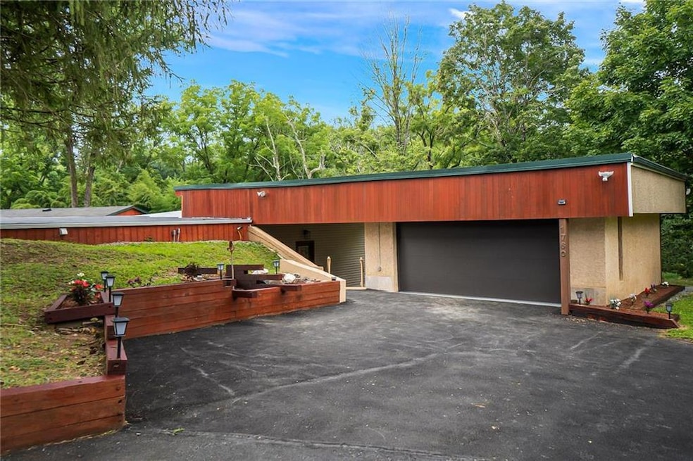 1760 Lavan St, Bethlehem, PA 18015 - photo 1