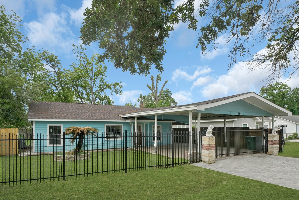 7634 Carothers St, Houston, TX 77028 - photo 1