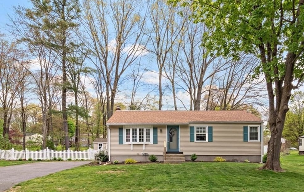 37 Austin Cir, Florence, MA 01062 - photo 1