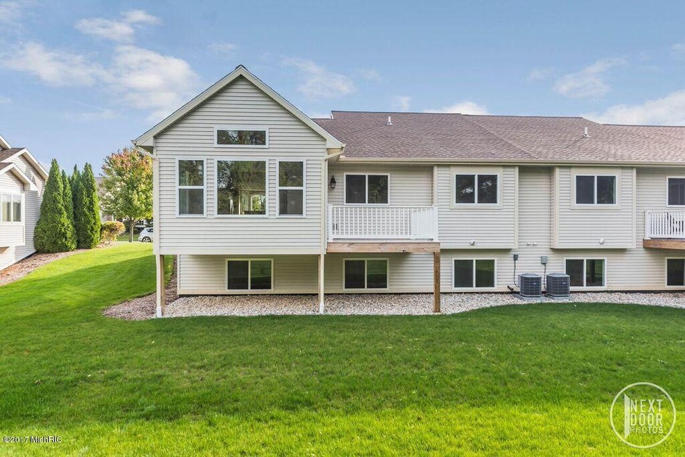 328 Round Hill Rd unit 5, Kalamazoo, MI 49009 - photo 1