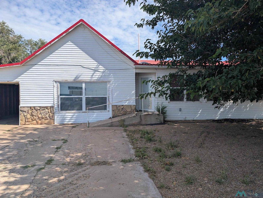 1633 E Amazon St, Portales, NM 88130 - photo 1