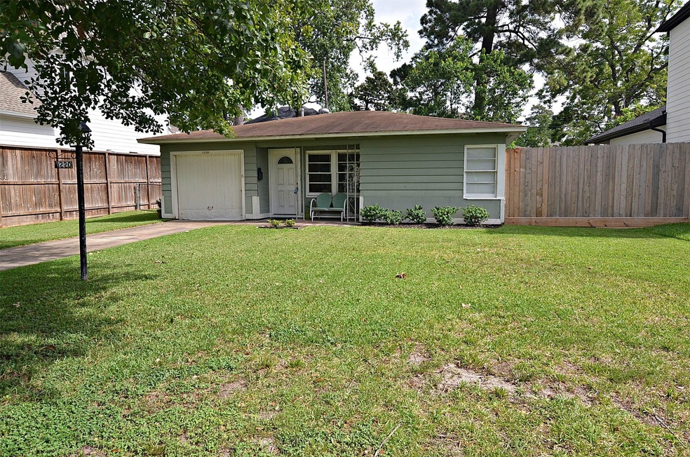 1220 Chamboard Ln, Houston, TX 77018 - photo 1