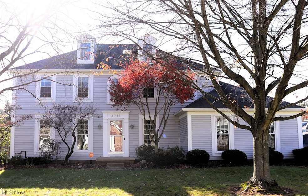 View of front facade with a front yard