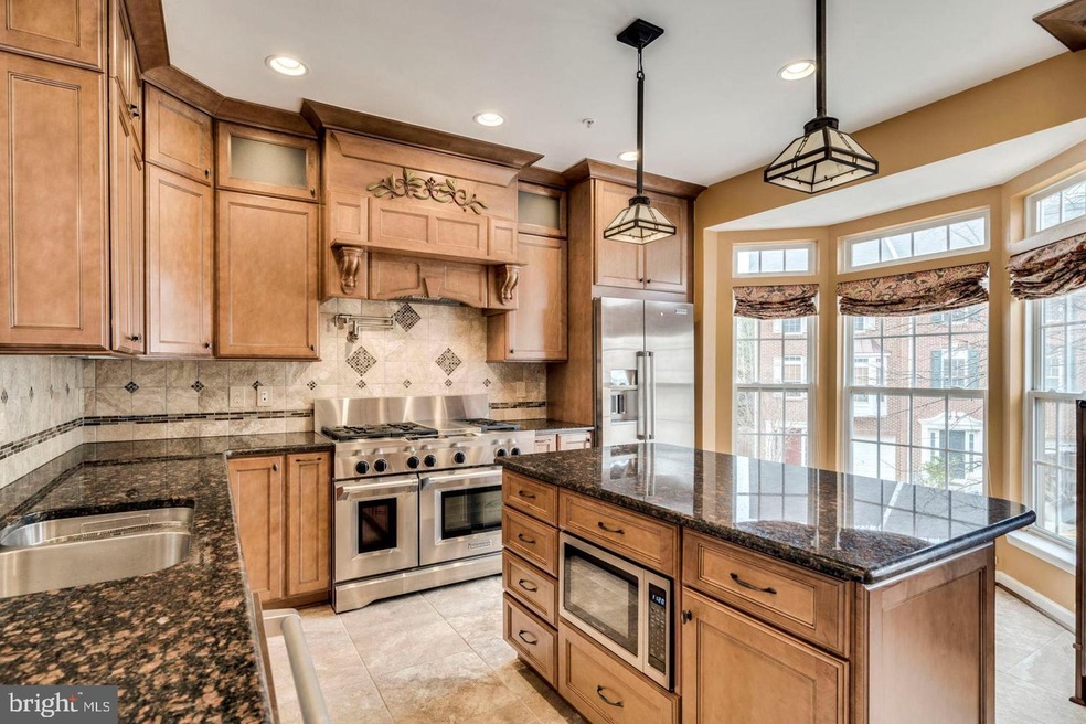 9143 Silvershadow Ct, Lorton, VA 22079 - photo 1