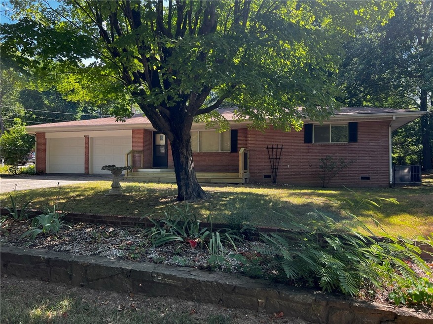 411 Kate Smith St, Prairie Grove, AR 72753 - photo 1