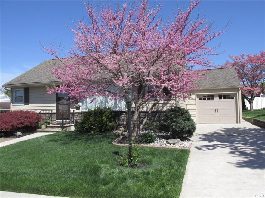 1552 Farm Ln, Bethlehem, PA 18018 - photo 1