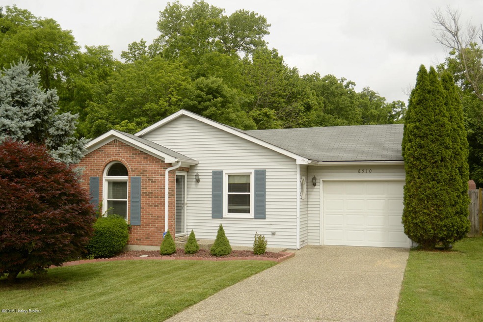 8510 Roseborough Rd, Louisville, KY 40228 - photo 1