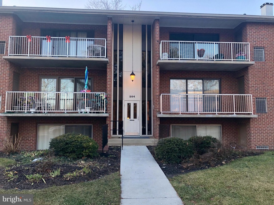 204 Cork Ln unit 102, Reisterstown, MD 21136 - photo 1