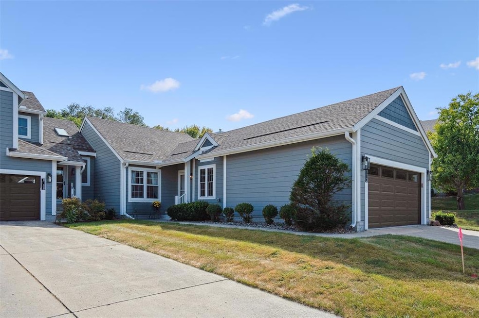 8112 Cobblestone Rd, Urbandale, IA 50322 - photo 1