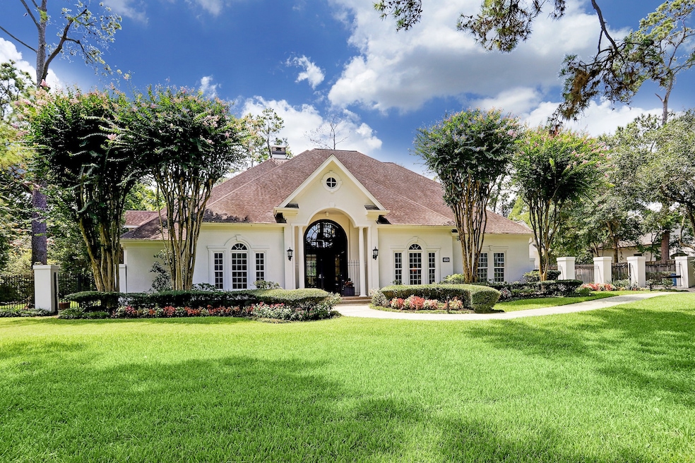 11721 Forest Glen St, Houston, TX 77024 - photo 1