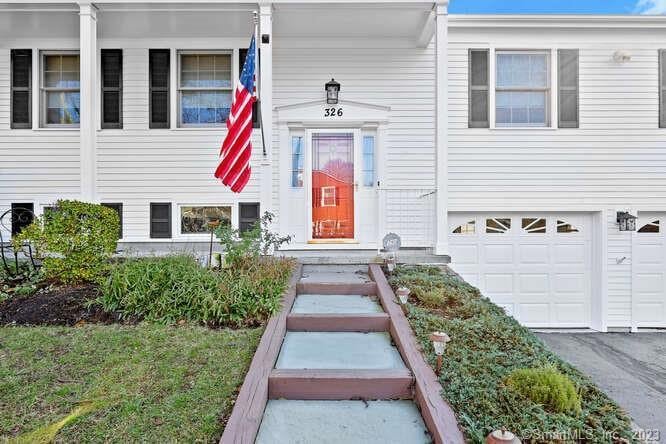 326 Stonebridge Ln, Trumbull, CT 06611 - photo 1