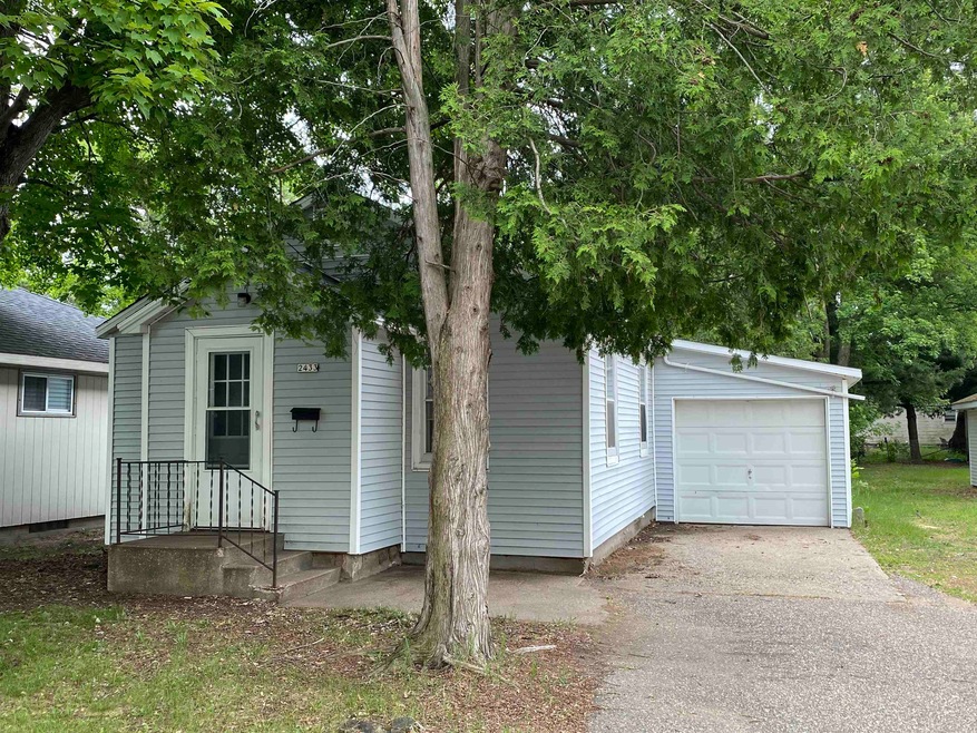 2433 4th Ave, Stevens Point, WI 54481 - photo 1