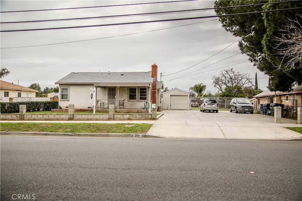 Front of house - XL driveway