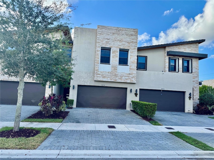 10574 NW 81st Terrace, Doral, FL 33178 - photo 1
