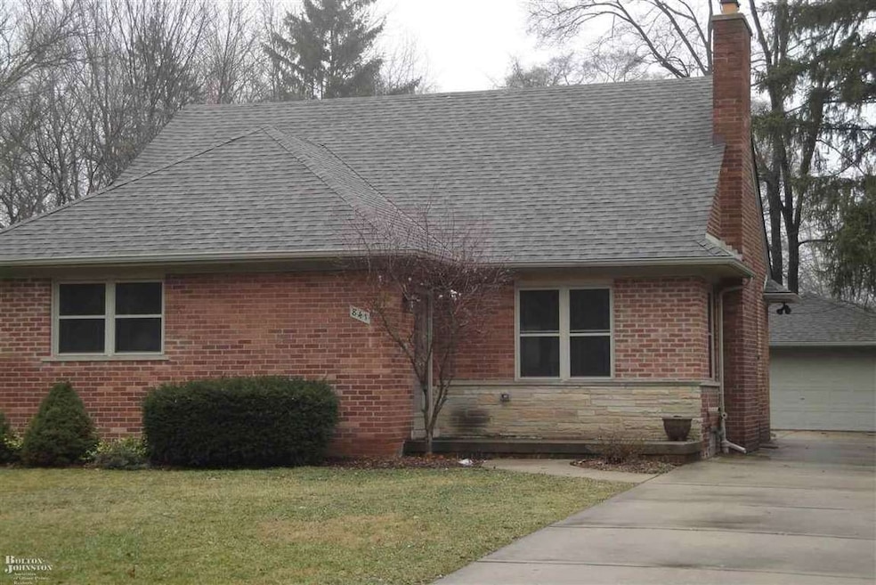 841 Washington Rd, Grosse Pointe, MI 48230 - photo 1