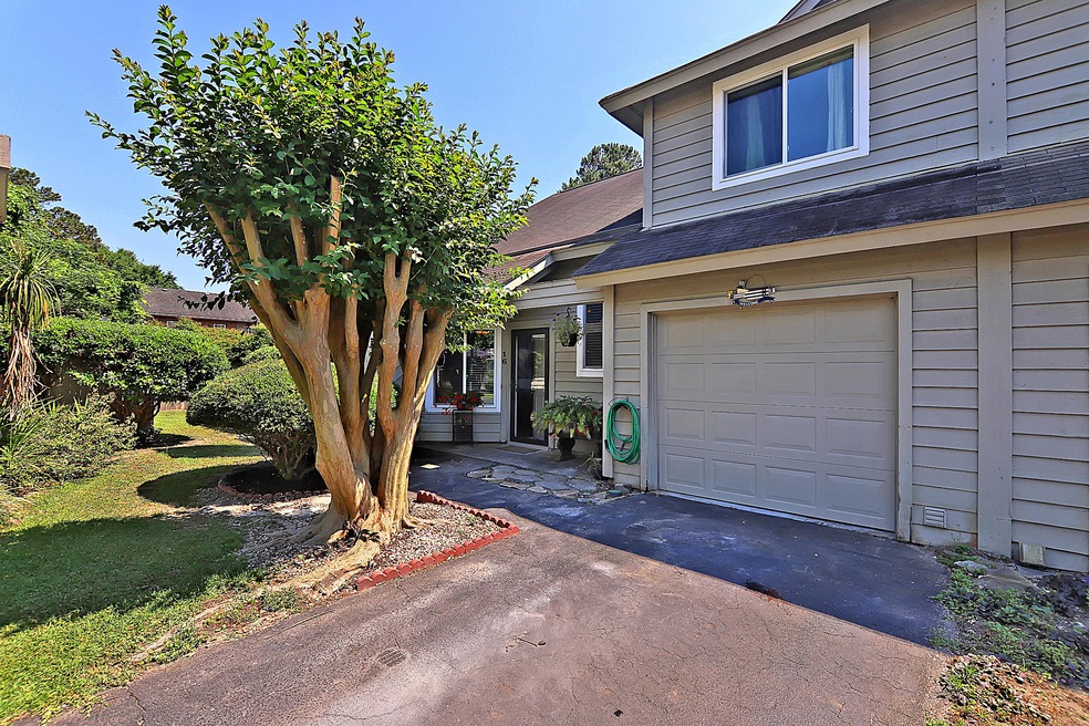 16 Maplecrest Dr