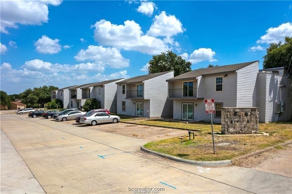 2000 Kazmeier Plaza unit 13, Bryan, TX 77802 - photo 1
