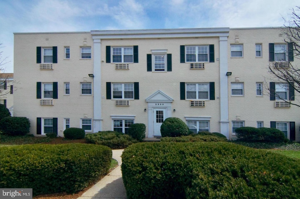2305 Farrington Ave unit 101, Alexandria, VA 22303 - photo 1