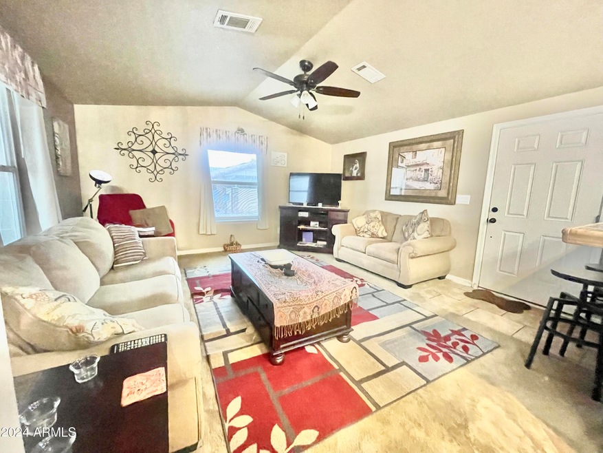 LOSTDUTCHMAN121LIVINGROOM2