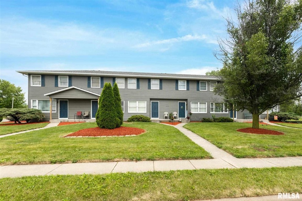 3367 Hillandale Rd unit 2931 W 34th Street, Davenport, IA 52806 - photo 1