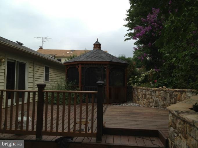 1539 Coat Ridge Rd, Herndon, VA 20170 - photo 1