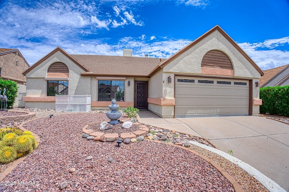 7886 N Roundstone Dr, Tucson, AZ 85741 - photo 1