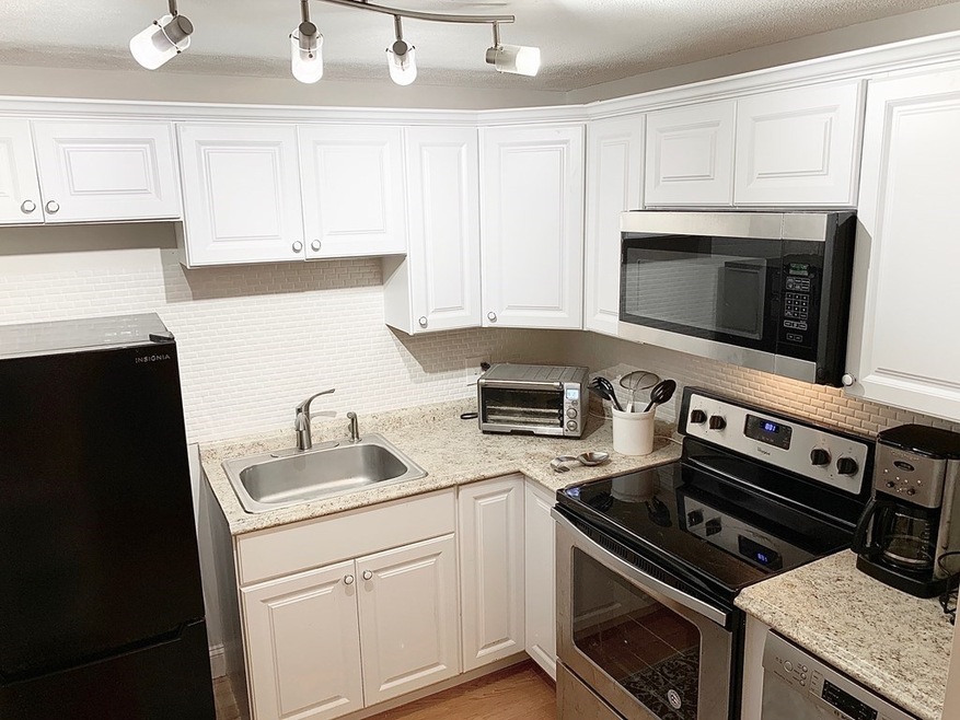 80 Fountain Ln unit 12, South Weymouth, MA 02190 - photo 1