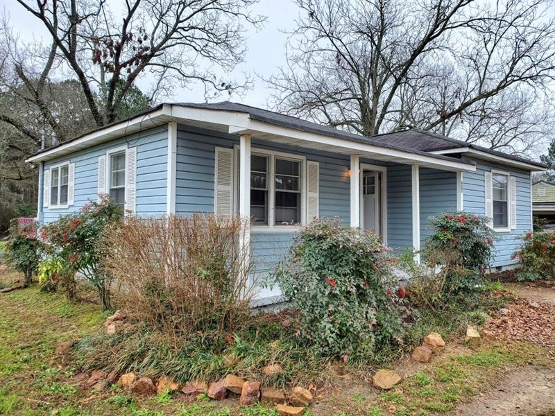 Bugalow for grabs not far from downtown Monroe.