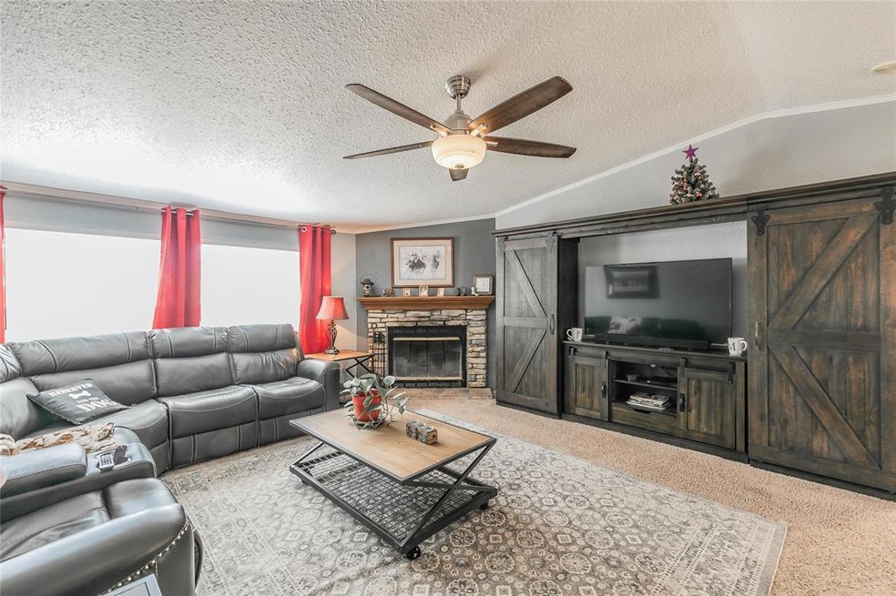 115 Cox Dr, Weatherford, TX 76088 - photo 1